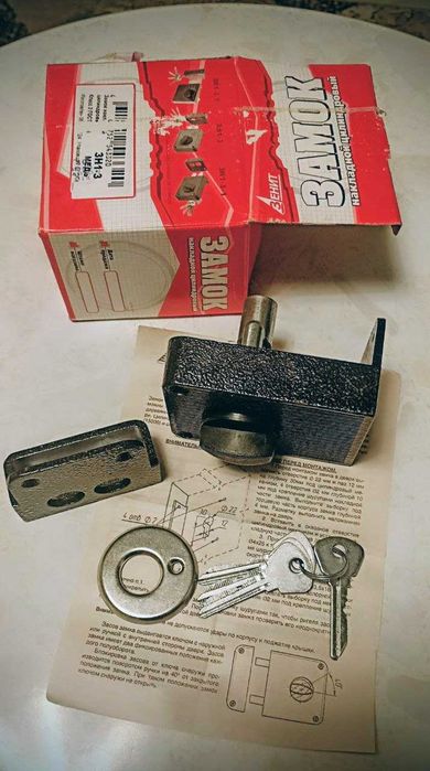 Замки дверной накладной и навесной