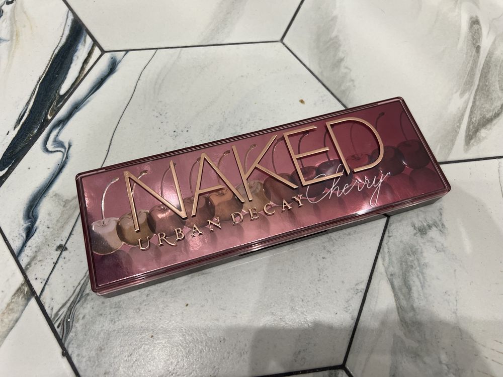 Палитра Urban Decay Naked Cherry