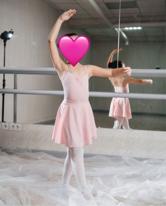 Розовый купальник для танца