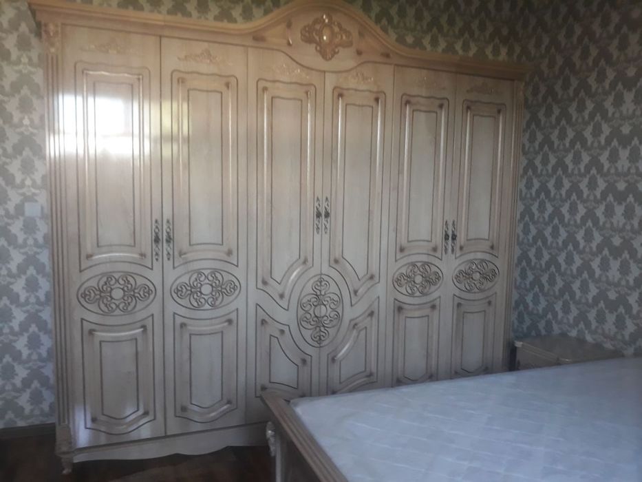 Двуспальная кровать