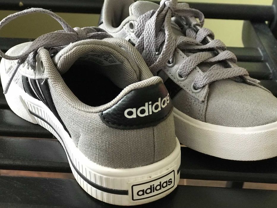 Adidas sneakers / кецове за дете номер 28,5