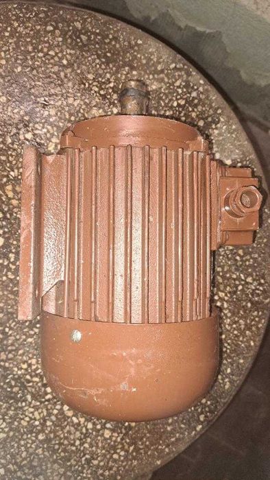 NOU - Motor electric trifazat 0.75 kw 1000 rpm 90 B3