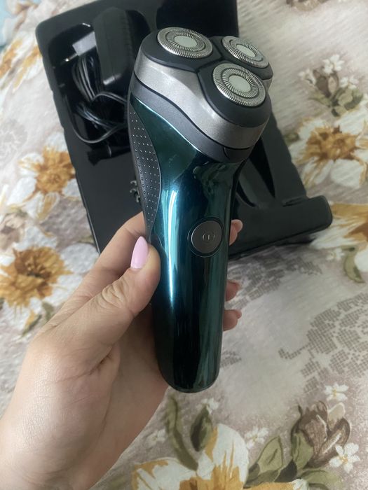 Aparat de ras barbati