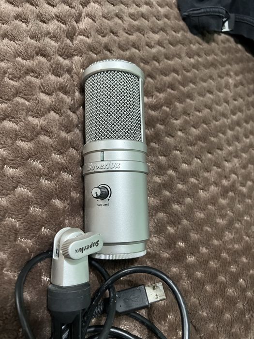 USB микрофон Superlux E205U със стойка