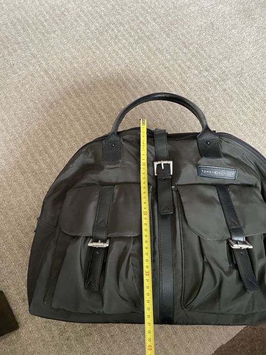 Geanta voiaj Tommy Hilfiger.