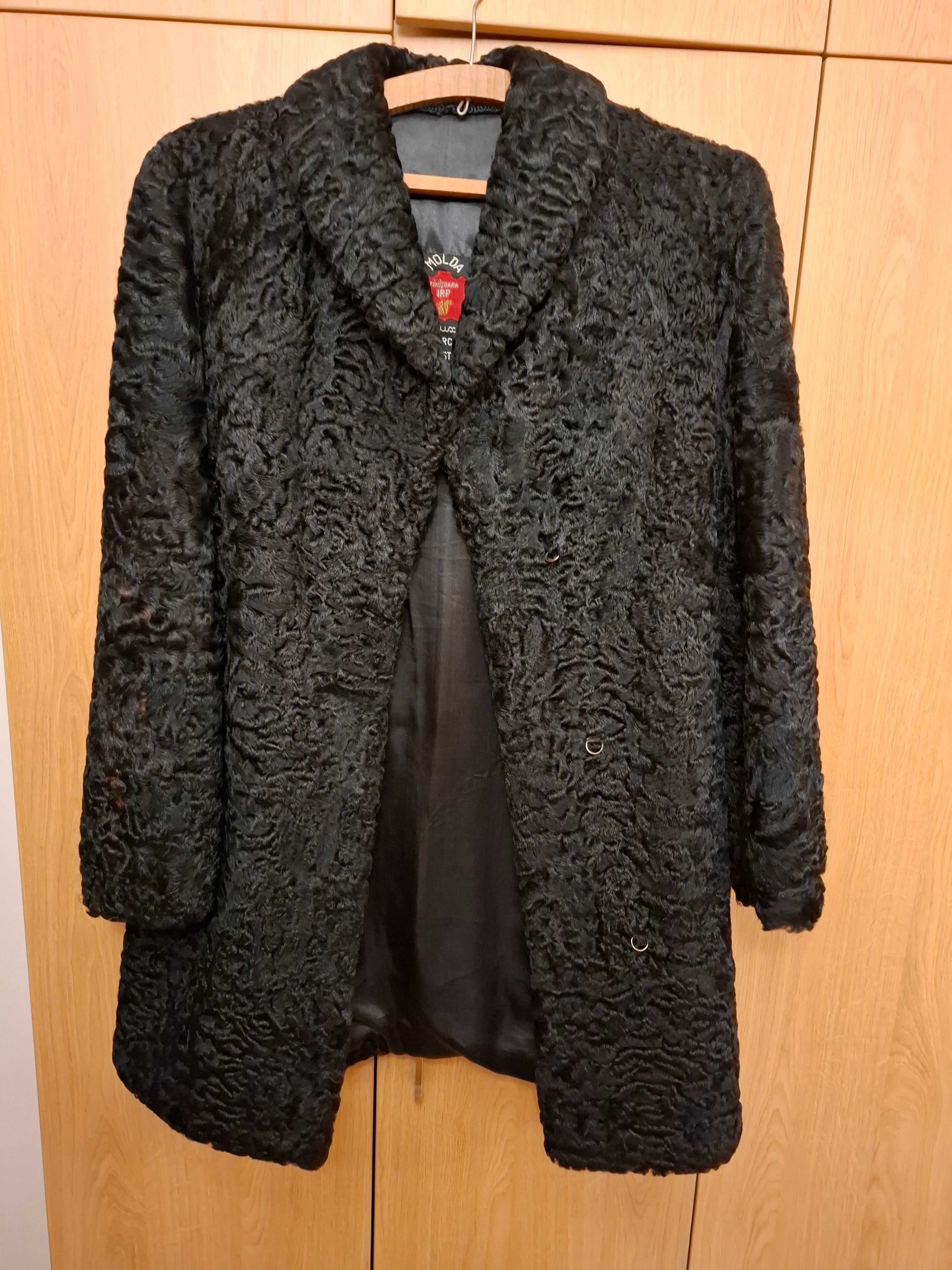 Haina karakul neagra