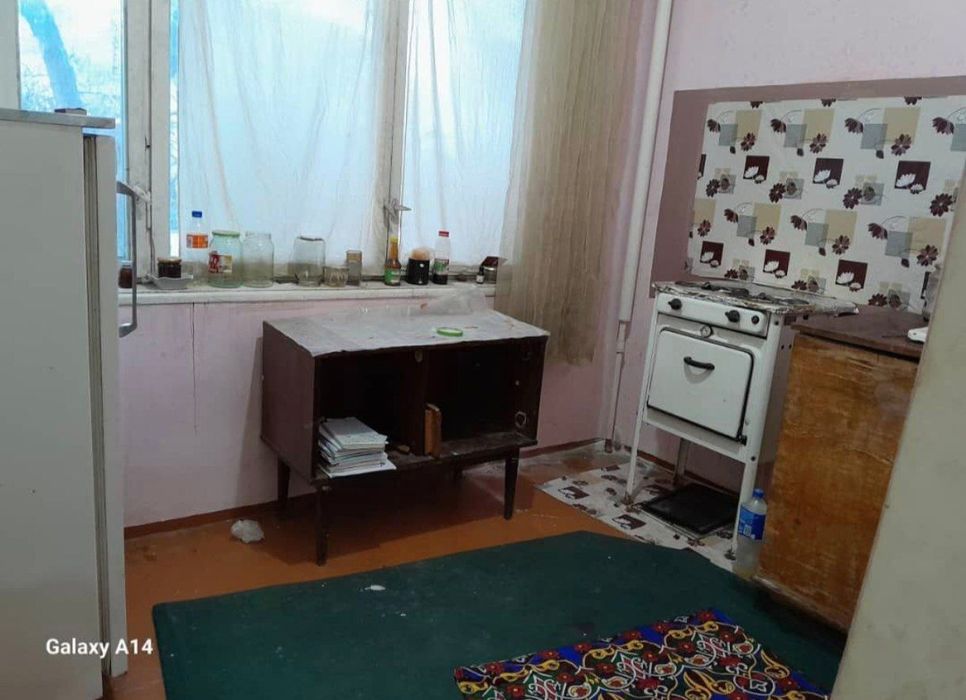 Продажа 1 хона 1 етаж 4 етажл 
Кора камиш 1/1