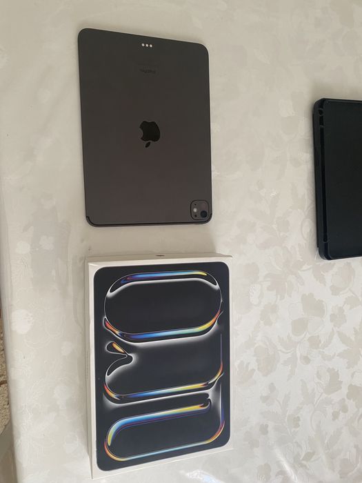 iPad Pro 2024 11 дюймов, 256GB с чехлом