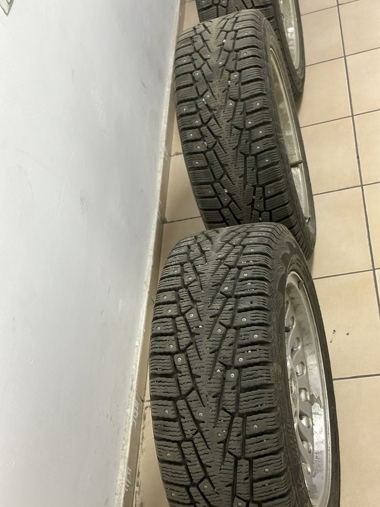 Диски с резиной на бмв 215/55R16 зимнии шипованные