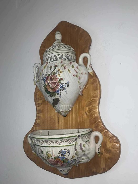 Cismea din portelan cu maner de lebada