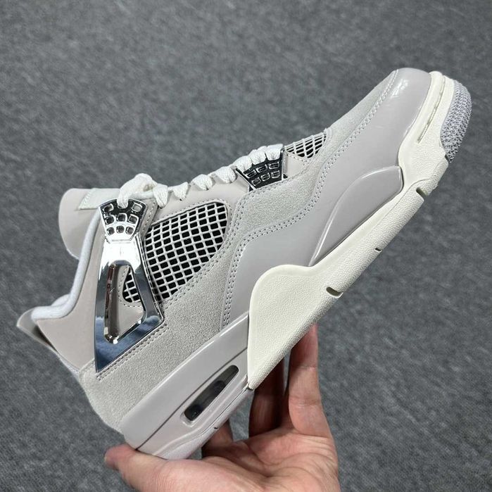 Air Jordan 4 Frozen Moments