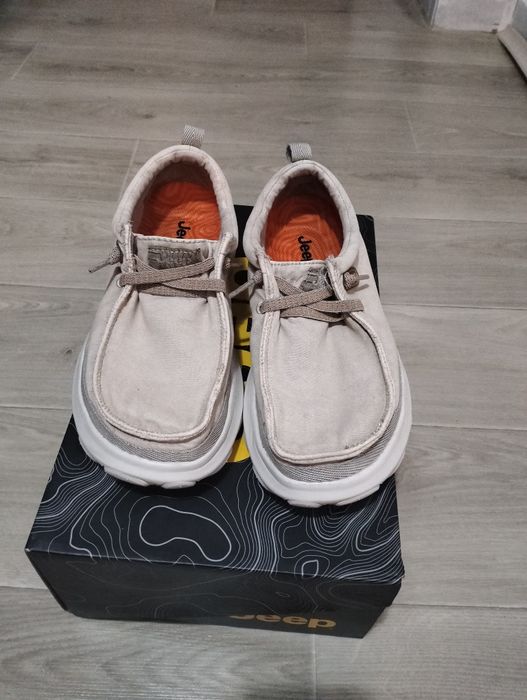 Vând sneakers Jeep, mărimea 40