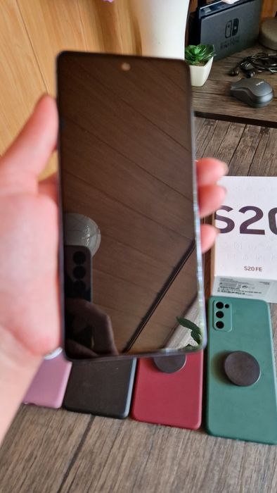 Vând Samsung S20 FE