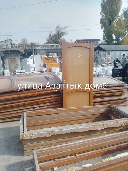 Продам входные  двери деревянные