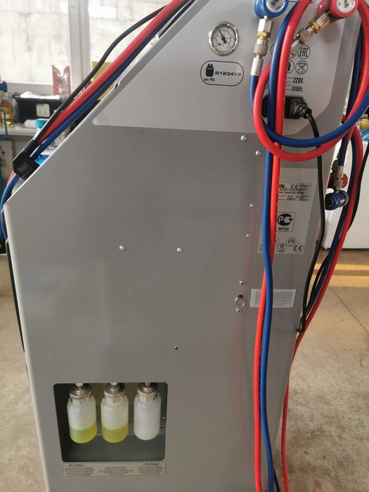 Машина за автоклиматици BREEZE TOUCH DUAL X4 за R134a и 1234yf