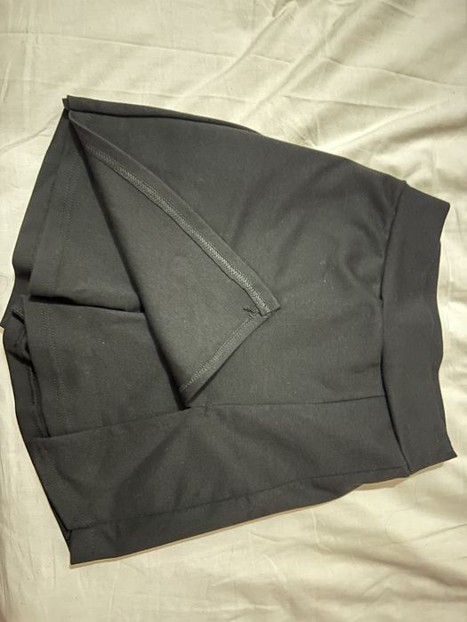 черна пола- къси гащи