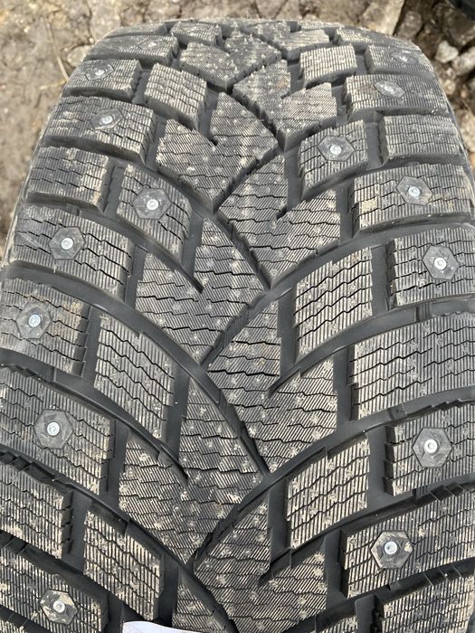 На 18 235/45 Китай шипы в нал