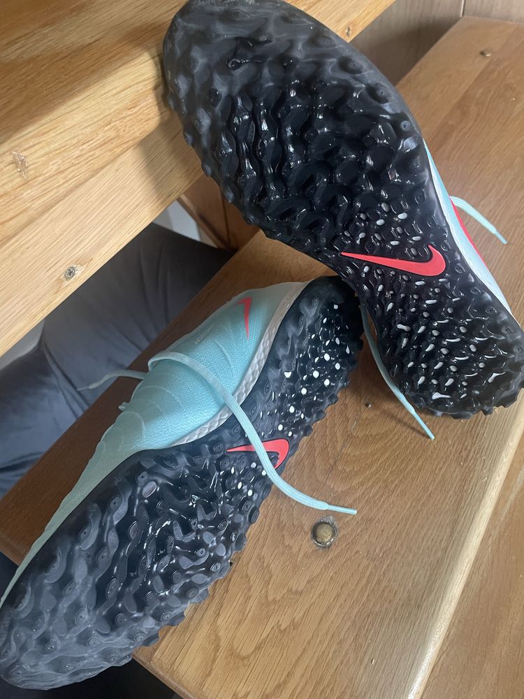 Продавам футболни обувки Nike Phantom GX 2 Pro