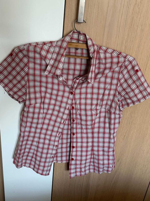 Дамски дрехи по 5 лв броя.