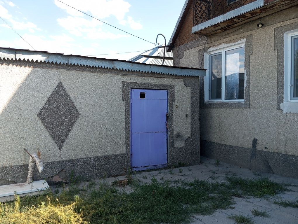 Продается 5 Ти комнатный дом в районе 15 мкр
