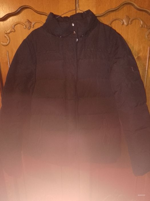 Geaca pufoasa neagra