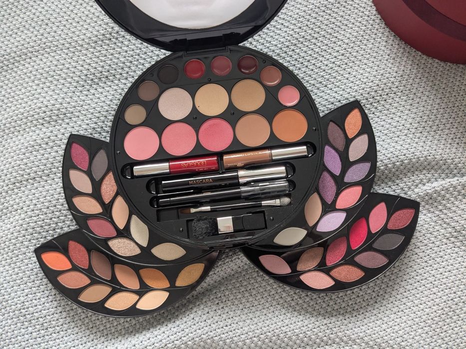 Нова палитра Douglas