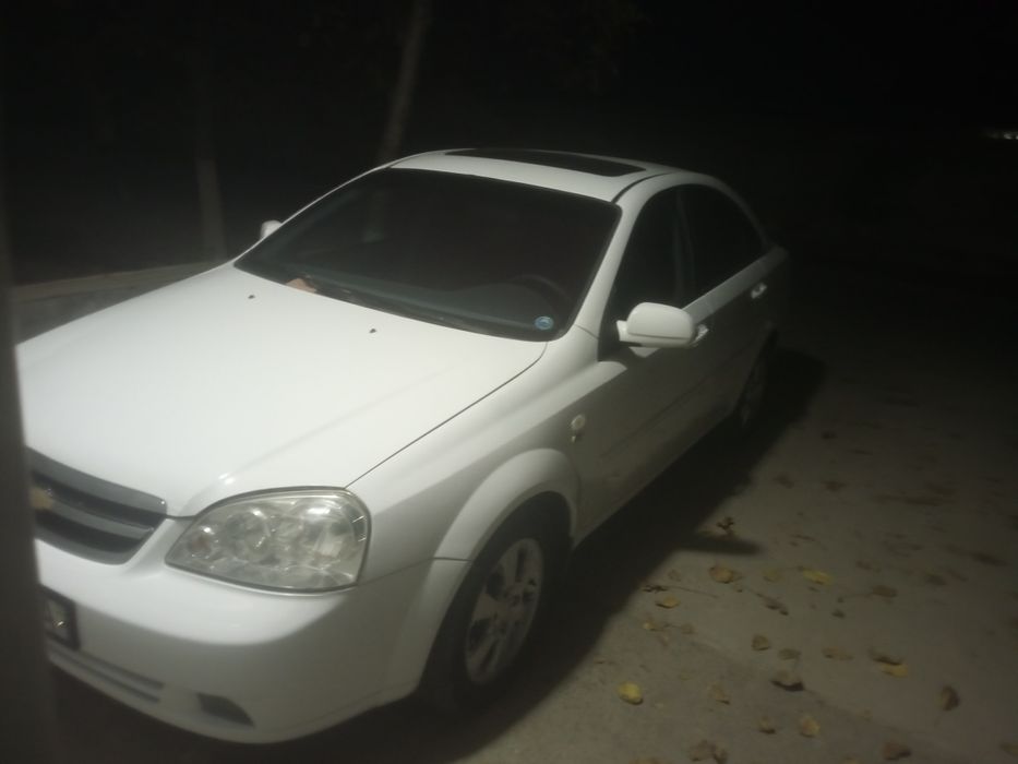 Lacetti 2011 srochni sotiladi