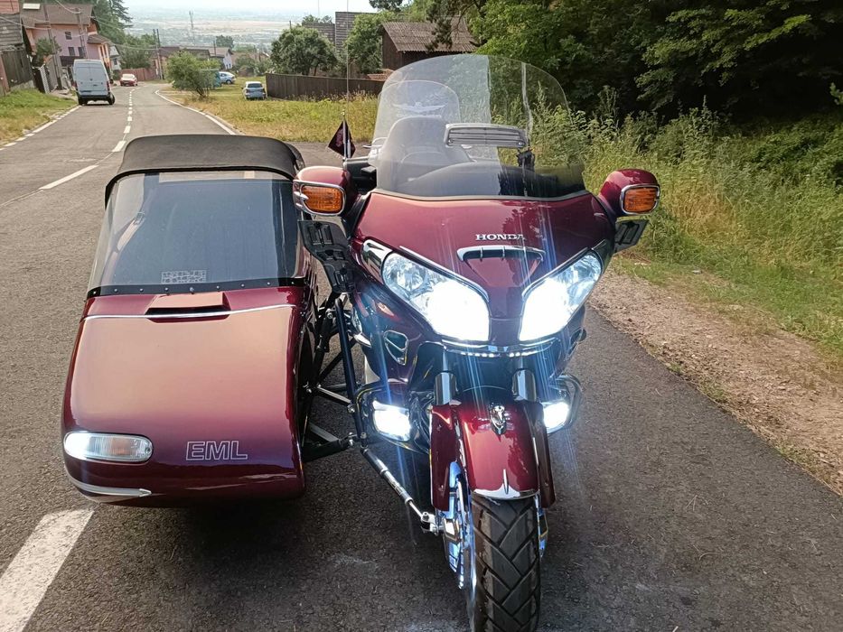 Vand Honda Goldwing 1800 cu atas de 2 locuri din 2009