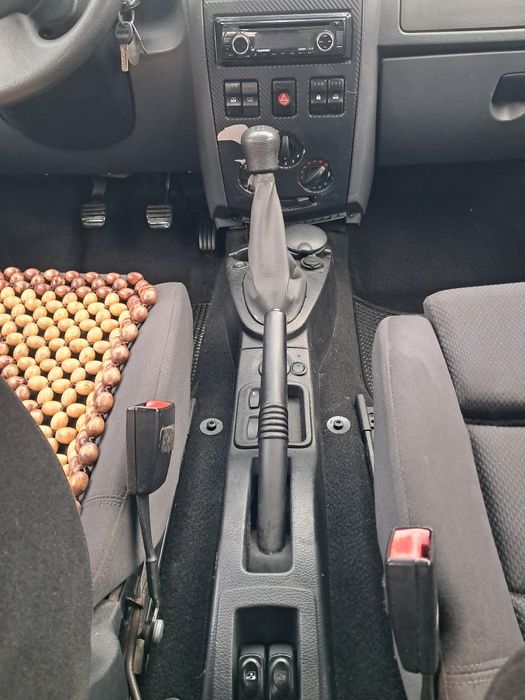 Vând dacia logan
