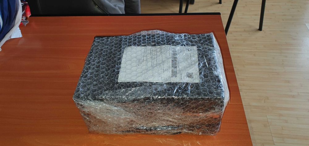 Videoproiector portabil sigilat