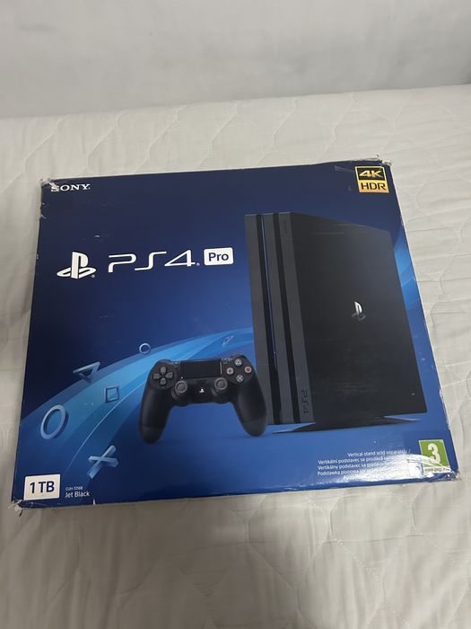 Vând ps 4 pro cu 2 controlăre