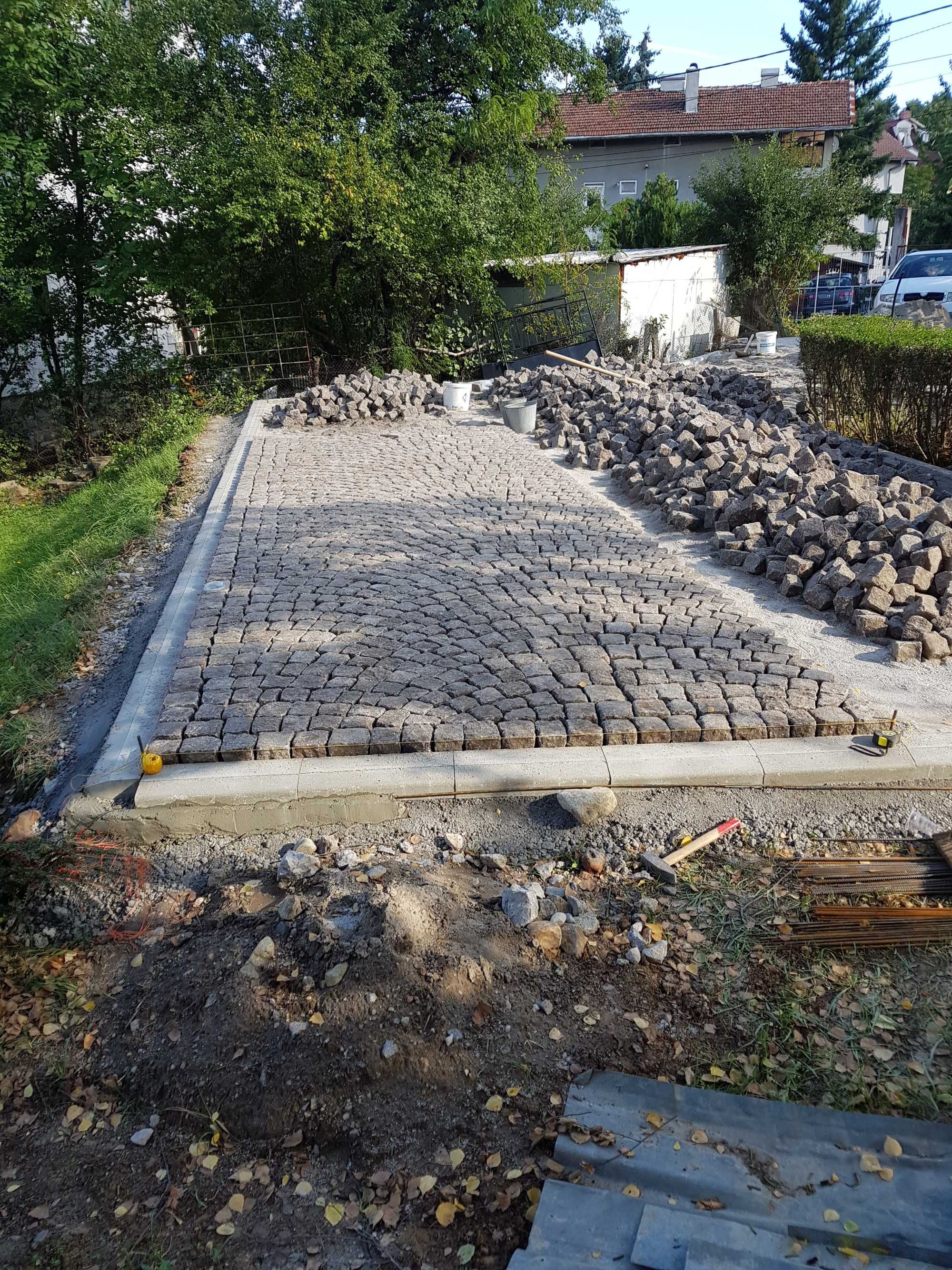 Редене на павета и тротоарни плочки, гранитни павета и бордюри-дворове