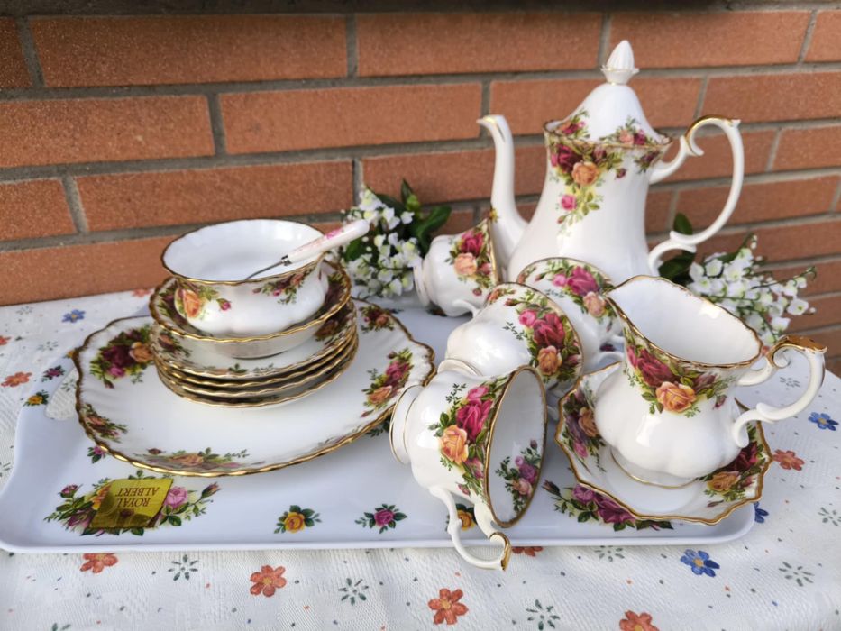 Serviciu de cafea, din portelan Royal Albert- Bone China