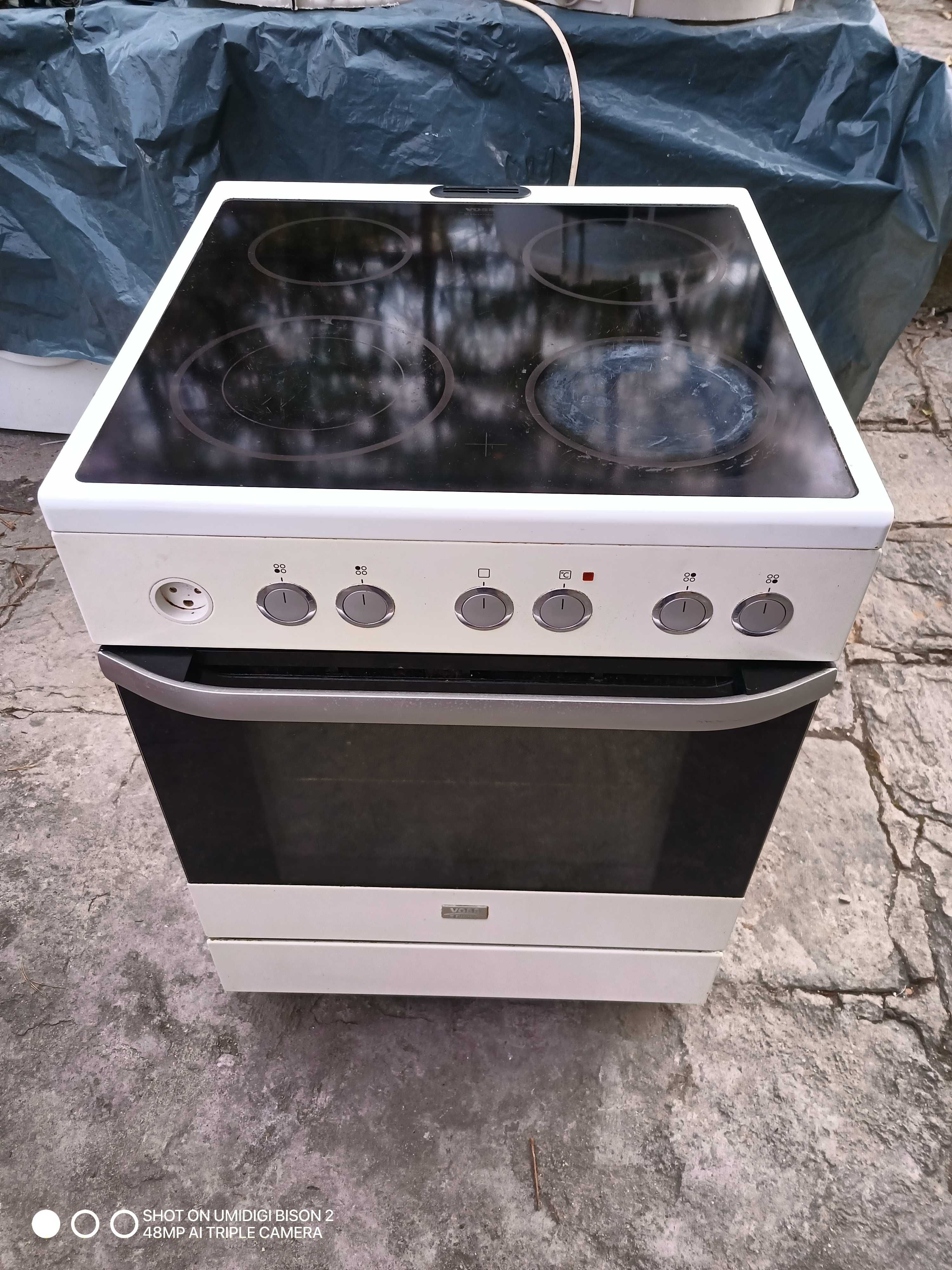Електрическа печка с керамичен плот в много добро състояние