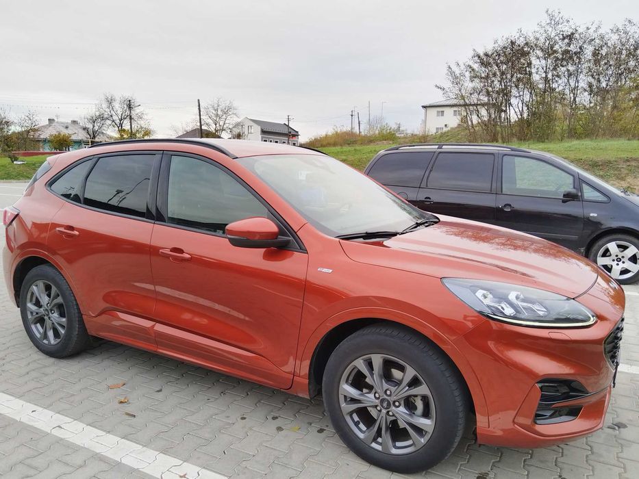 Ford Kuga ,2021 ,model STline ,motor 1500 cm ,150 cp,