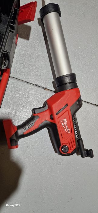 Milwaukee,Wurth pistol de silicon pe acumulator