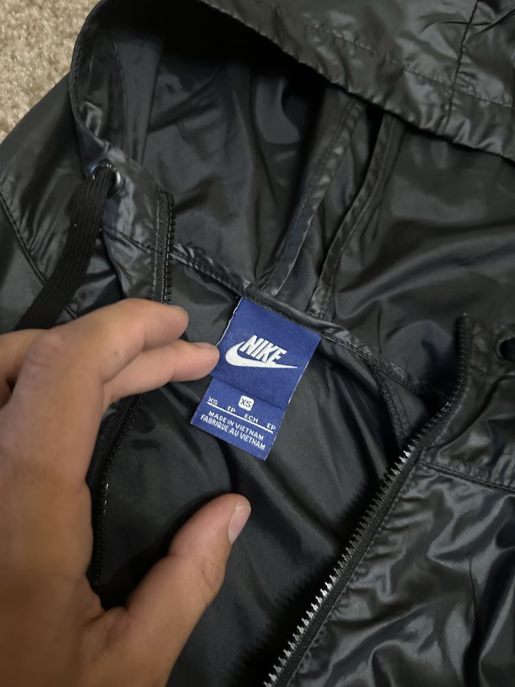 Дамска ветровка Nike