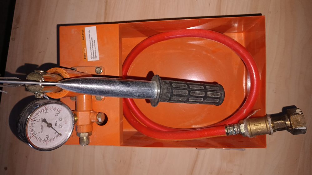 Pompa testare instalație