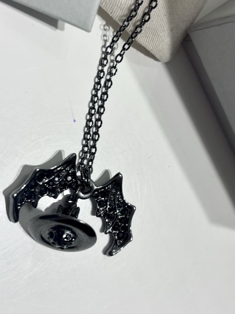 Vivienne Westwood Bat Wings Orb Колие