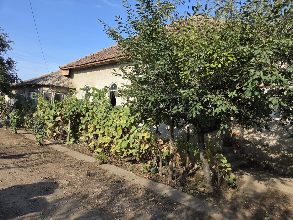 Vând casă în comuna Motatei