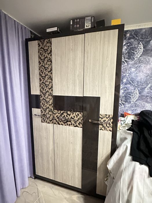 Продам шкаф спальный