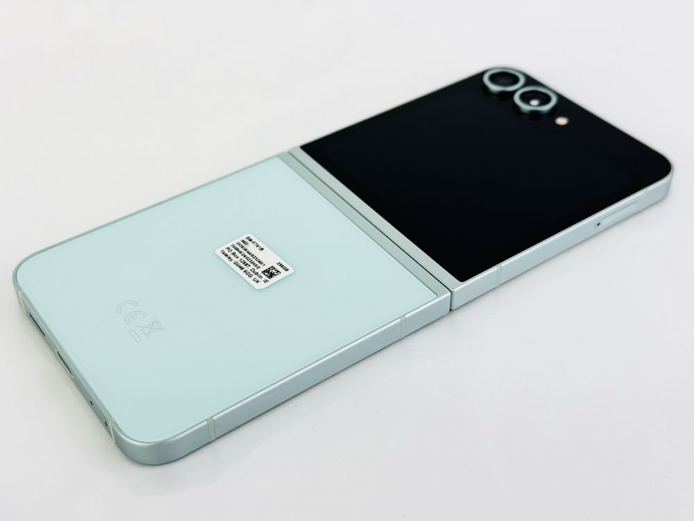 Samsung Galaxy Z Flip 6 5G 256GB 12RAM Mint Перфектен! Гаранция!