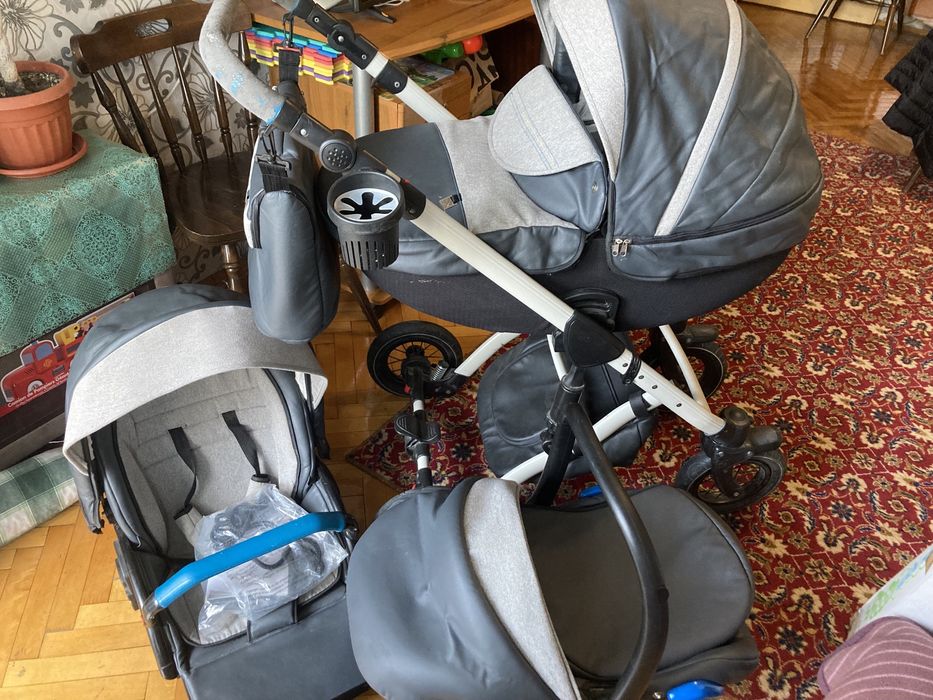 Бебешка количка с три коша