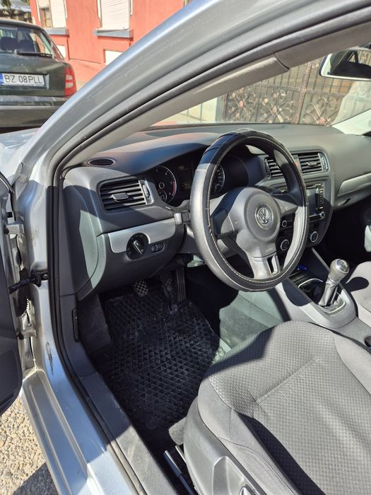 Vând VW Jetta 2013 1.6 TDI