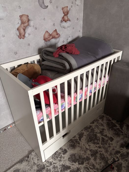 Кроватка детская с полками