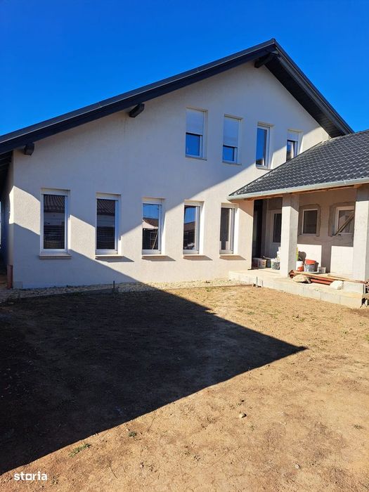 Casă semifinisată zona străzii Apateului cu S.C. 230mp și 667mp teren