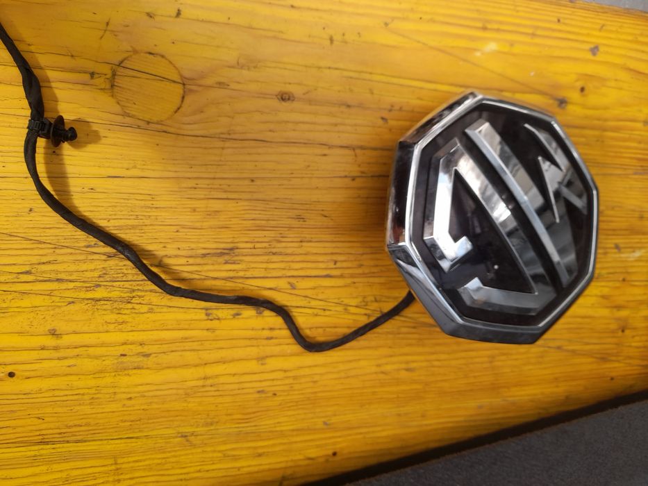 Емблемата MG 100лв