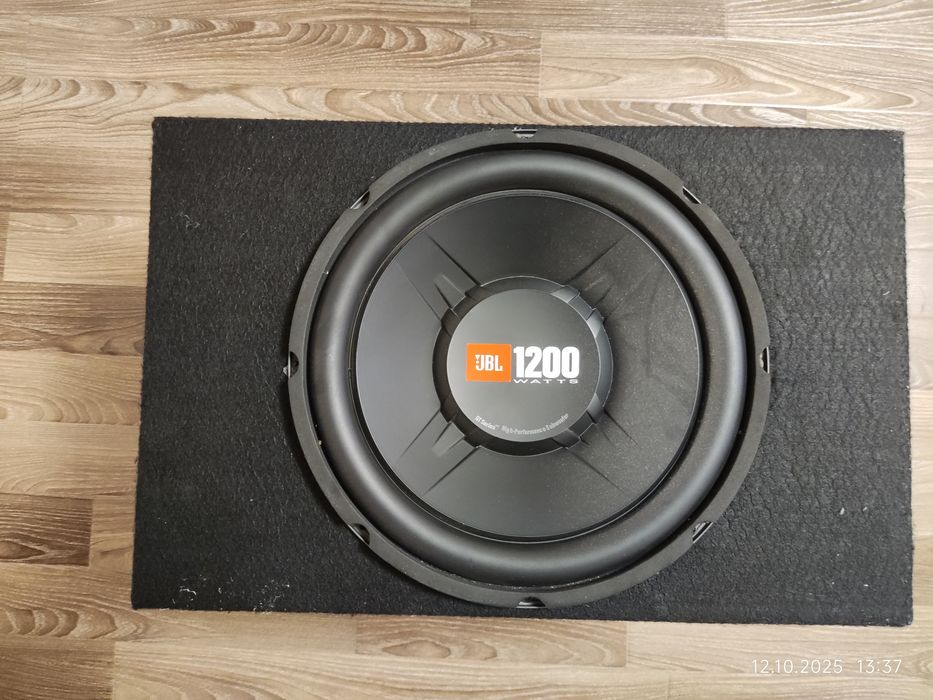 Сабвуфер JBL 1200 watts