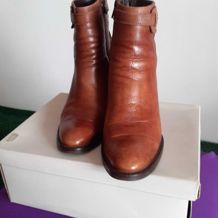 Елегантни боти от естествена кожа! Цената е \.