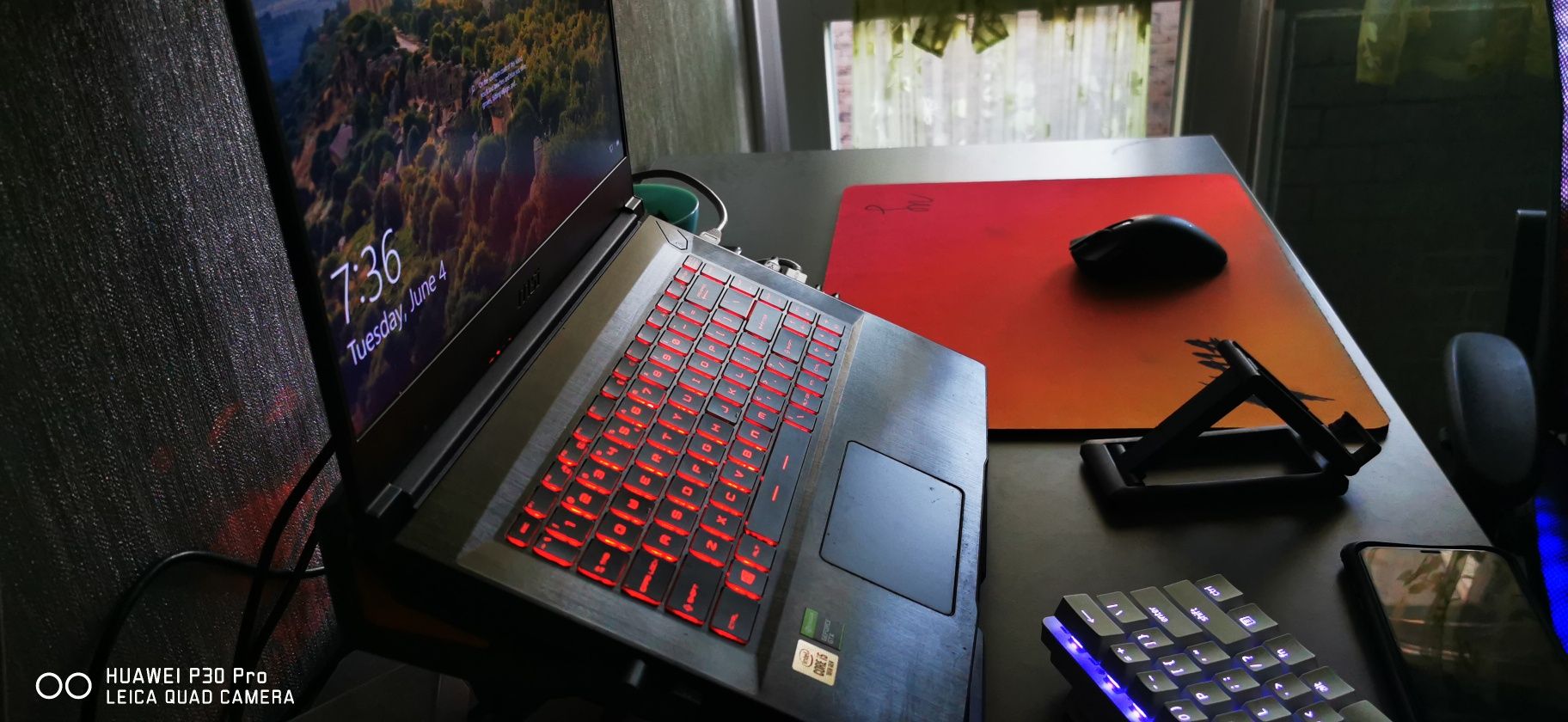 Геймърски лаптоп:MSI MS-16R4 CPU Intel Core i5-10300H GPU Intel UHD Gr